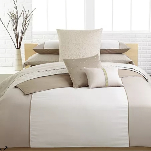 ⭐️40% Off⭐ Calvin Klein Smoke Champagne Mirrored Ribbon Deco 12"x16" Pillow - Picture 2 of 9